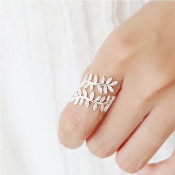 Jewelry - 925 Sterling Silver Ring